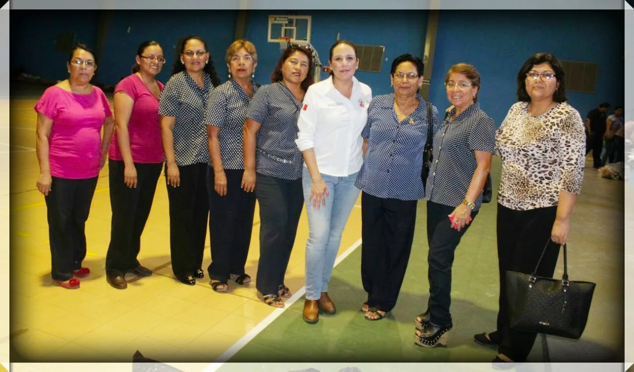 PRESIDENTA DEL DIF-MADERO RECIBE DONATIVOS DE DESPENSA Y ROPA POR PARTE DE ASOCIACIONES CIVILES