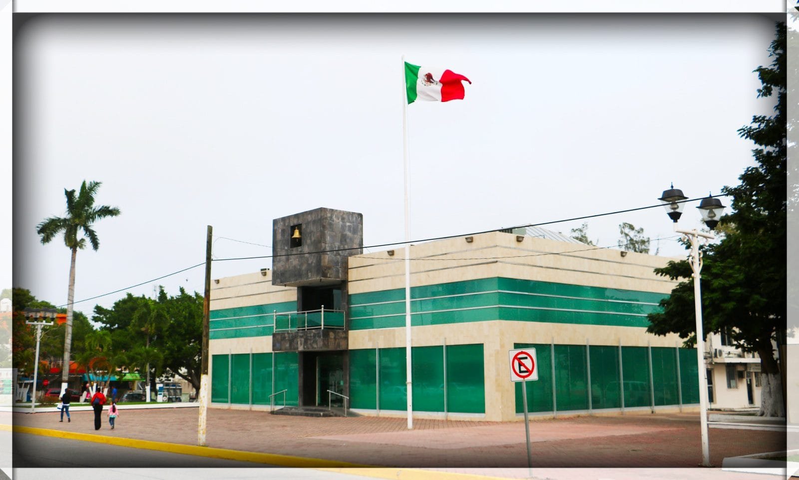 EL GOBERNADOR FRANCISCO GARCÍA CABEZA DE VACA ENCENDERÁ EL ÁRBOL DE LA ESPERANZA