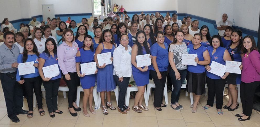 DIF ALTAMIRA CLAUSURA CURSOS CEDIF CICLO 2016-2017 CON LA ENTREGA DE CONSTANCIAS A EGRESADOS