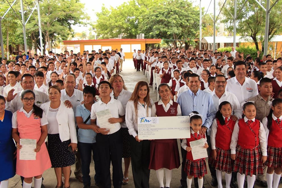 ENTREGAN BECAS ESTATALES POR MÁS DE 7.6 MILLONES DE PESOS EN ALTAMIRA