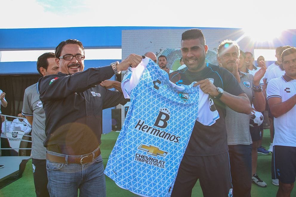 UN ÉXITO LA PRESENTACIÓN DEL NUEVO UNIFORME DE LA “JAIBA BRAVA” EN PLAYA MIRAMAR