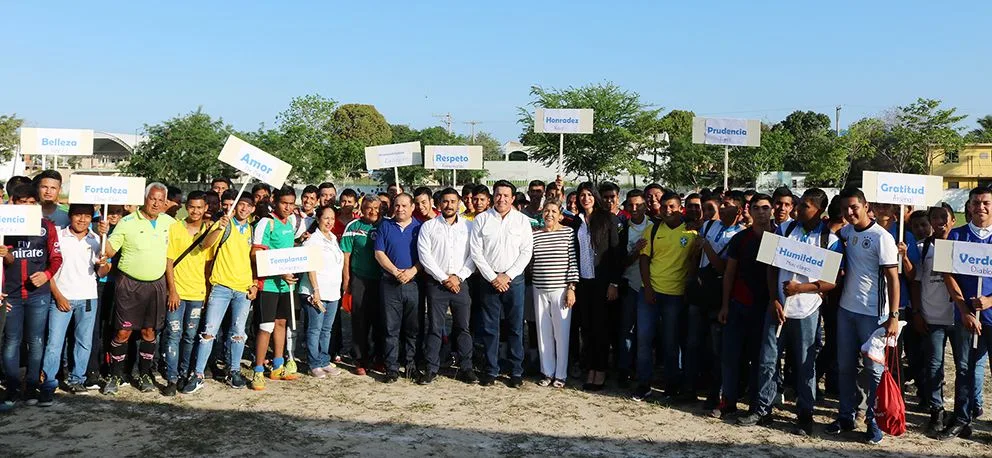 RECONOCE ALCALDESA CALIDAD ACADÉMICA DE LOS ESTUDIANTES TÉCNICOS EN SU DÍA