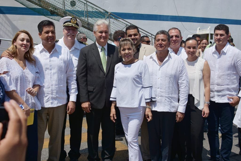 ASISTE BEATRIZ GÓMEZ A LA INAUGURACIÓN DE BIBLIOTECA FLOTANTE DEL BARCO “LOGOS HOPE’’